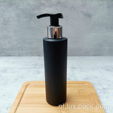 Huisdier platte schouder mat zwart plastic fles